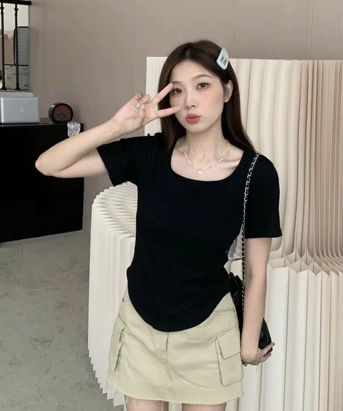 shopnikoniko（ショップニコニコ）の「スクエアネック 裾カーブ 無地Tシャツ（Tシャツ/カットソー・レディース・ブラック/ホワイト・フリー）」の8枚目の写真