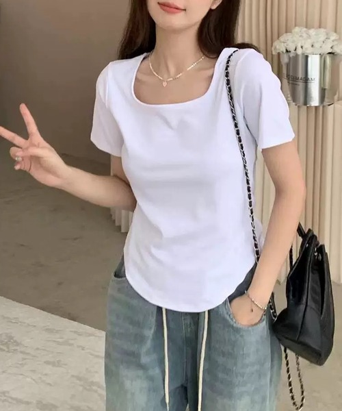 shopnikoniko（ショップニコニコ）の「スクエアネック 裾カーブ 無地Tシャツ（Tシャツ/カットソー・レディース・ブラック/ホワイト・フリー）」の4枚目の写真