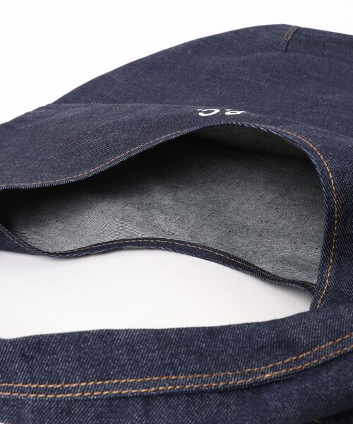 A.P.C.(アーペーセー)の「NEIGE EN DENIM(ハンドバッグ・メンズ・ネイビー・ONESIZE)」の2枚目の写真