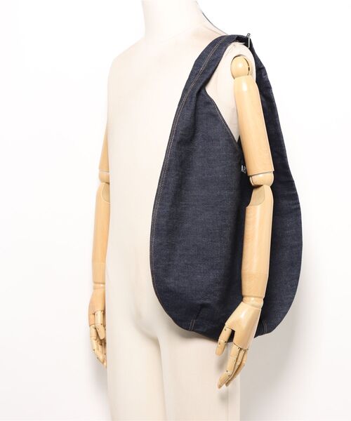 A.P.C.(アーペーセー)の「NEIGE EN DENIM(ハンドバッグ・メンズ・ネイビー・ONESIZE)」の3枚目の写真