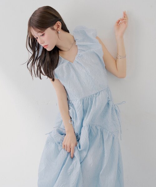 Chico(チコ)の「【SALON by Chico】パフスリーブバルーンロングワンピース(ワンピース・レディース・ブルー/ブラック/ホワイト・FREE)」の3枚目の写真
