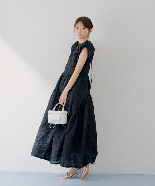 Chico(チコ)の「【SALON by Chico】パフスリーブバルーンロングワンピース(ワンピース・レディース・ブルー/ブラック/ホワイト・FREE)」の5枚目の写真