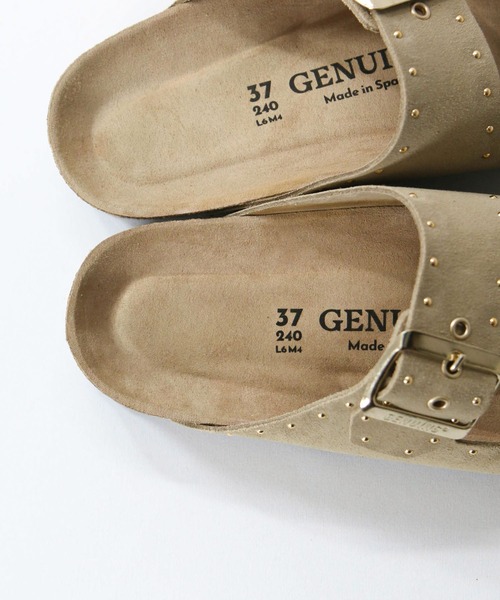 GENUINS(ジェニュインズ)の「スタッズ付ベルトサンダル(サンダル・レディース・ベージュ・24/23)」の8枚目の写真