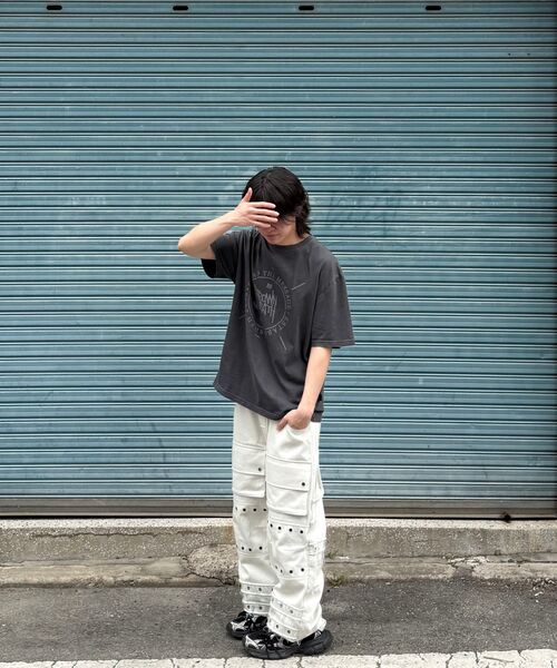 BROWNBREATH（ブラウンブレス）の「STAMP TAG PIGMENT TEE - CHARCOAL（Tシャツ/カットソー・レディース・その他・SMALL/MEDIUM/LARGE/X-LARGE）」の3枚目の写真