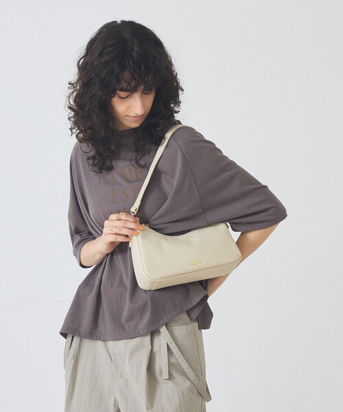 soeur(スール)の「●SOEUR/2WAYレザーハーフムーンショルダー/500mlペットボトル収納可(ショルダーバッグ・レディース・ブラック/アイボリー/シルバー・フリー)」の4枚目の写真