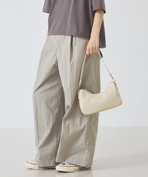 soeur(スール)の「●SOEUR/2WAYレザーハーフムーンショルダー/500mlペットボトル収納可(ショルダーバッグ・レディース・ブラック/アイボリー/シルバー・フリー)」の5枚目の写真