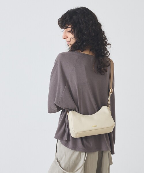 soeur(スール)の「●SOEUR/2WAYレザーハーフムーンショルダー/500mlペットボトル収納可(ショルダーバッグ・レディース・ブラック/アイボリー/シルバー・フリー)」の6枚目の写真