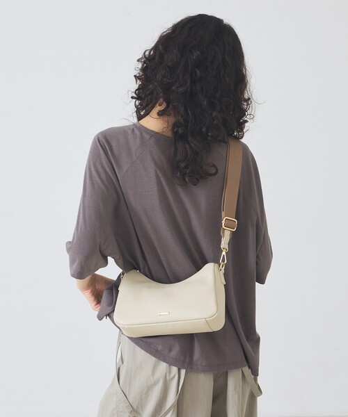 soeur(スール)の「●SOEUR/2WAYレザーハーフムーンショルダー/500mlペットボトル収納可(ショルダーバッグ・レディース・ブラック/アイボリー/シルバー・フリー)」の7枚目の写真