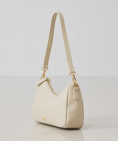 soeur(スール)の「●SOEUR/2WAYレザーハーフムーンショルダー/500mlペットボトル収納可(ショルダーバッグ・レディース・ブラック/アイボリー/シルバー・フリー)」の10枚目の写真