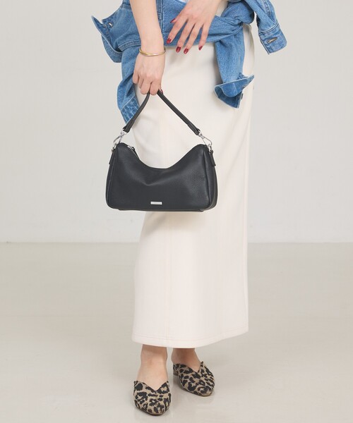 soeur(スール)の「●SOEUR/2WAYレザーハーフムーンショルダー/500mlペットボトル収納可(ショルダーバッグ・レディース・ブラック/アイボリー/シルバー・フリー)」の18枚目の写真