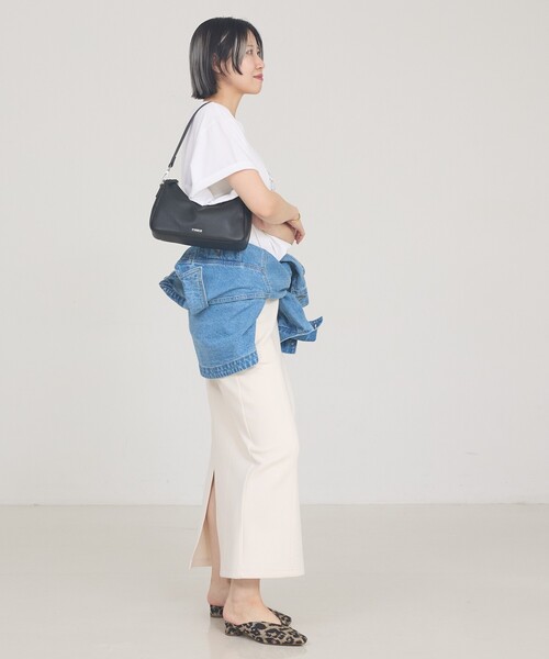 soeur(スール)の「●SOEUR/2WAYレザーハーフムーンショルダー/500mlペットボトル収納可(ショルダーバッグ・レディース・ブラック/アイボリー/シルバー・フリー)」の22枚目の写真