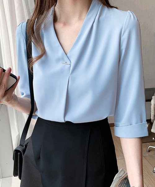 ONEP STAR(ワンピスター)の「Vネック七分袖シンプルブラウス(シャツ/ブラウス・レディース・ホワイト/スカイブルー・MEDIUM/LARGE/X-LARGE)」の2枚目の写真