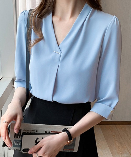 ONEP STAR(ワンピスター)の「Vネック七分袖シンプルブラウス(シャツ/ブラウス・レディース・ホワイト/スカイブルー・MEDIUM/LARGE/X-LARGE)」の3枚目の写真