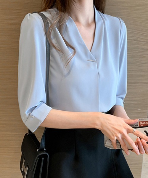 ONEP STAR(ワンピスター)の「Vネック七分袖シンプルブラウス(シャツ/ブラウス・レディース・ホワイト/スカイブルー・MEDIUM/LARGE/X-LARGE)」の4枚目の写真