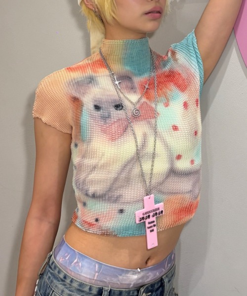 Never mind the XU(ネバーマインドザエックスユー)の「【Never mind the XU】popcorn shirring baby tee cat / 【ネバーマインド ザ エックスユー】キャットプリントシャーリングクロップド半袖トップス(Tシャツ/カットソー・レディース・ピンク・S)」の3枚目の写真
