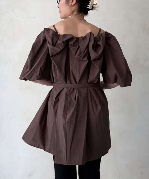 DouDou(ドゥドゥ)の「【WEB限定】2WAYオフショルブラウス(シャツ/ブラウス・レディース・オフホワイト/ブラウン・FREE)」の4枚目の写真