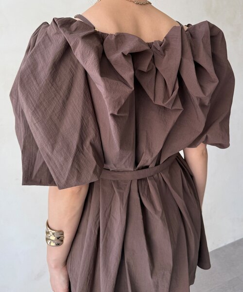 DouDou(ドゥドゥ)の「【WEB限定】2WAYオフショルブラウス(シャツ/ブラウス・レディース・オフホワイト/ブラウン・FREE)」の8枚目の写真