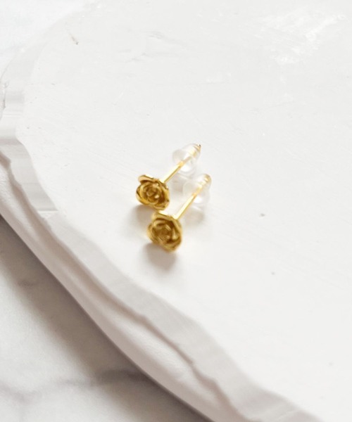 yu-ka(ユーカ)の「YU-KA:ローズモチーフ ミニピアス Rose motif mini earrings(ピアス(両耳用)・レディース・シルバー・FREE)」の4枚目の写真