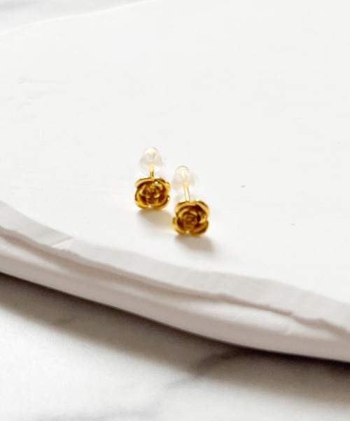 yu-ka(ユーカ)の「YU-KA:ローズモチーフ ミニピアス Rose motif mini earrings(ピアス(両耳用)・レディース・シルバー・FREE)」の5枚目の写真