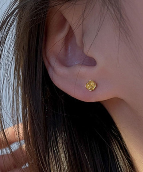 yu-ka(ユーカ)の「YU-KA:ローズモチーフ ミニピアス Rose motif mini earrings(ピアス(両耳用)・レディース・シルバー・FREE)」の7枚目の写真