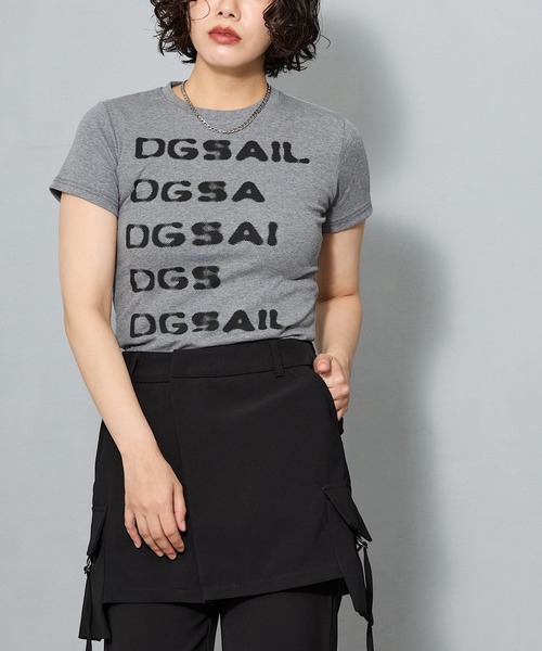 aremoi(アレモイ)の「ロゴグラフィック コンパクトTシャツ(Tシャツ/カットソー・レディース・グレー・SMALL/MEDIUM/LARGE)」の9枚目の写真