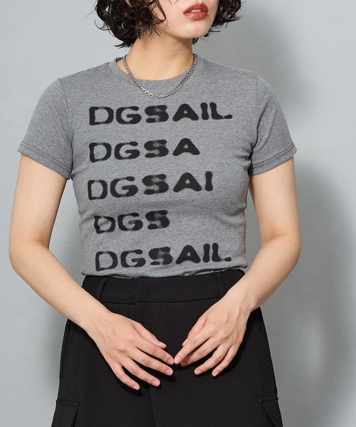 aremoi(アレモイ)の「ロゴグラフィック コンパクトTシャツ(Tシャツ/カットソー・レディース・グレー・SMALL/MEDIUM/LARGE)」の11枚目の写真
