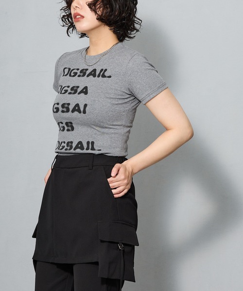 aremoi(アレモイ)の「ロゴグラフィック コンパクトTシャツ(Tシャツ/カットソー・レディース・グレー・SMALL/MEDIUM/LARGE)」の13枚目の写真