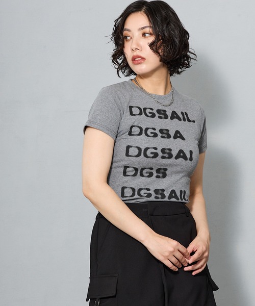 aremoi(アレモイ)の「ロゴグラフィック コンパクトTシャツ(Tシャツ/カットソー・レディース・グレー・SMALL/MEDIUM/LARGE)」の16枚目の写真
