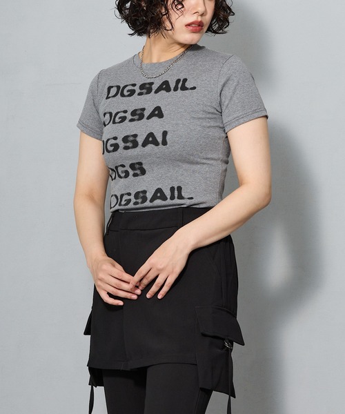 aremoi(アレモイ)の「ロゴグラフィック コンパクトTシャツ(Tシャツ/カットソー・レディース・グレー・SMALL/MEDIUM/LARGE)」の18枚目の写真