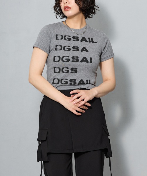 aremoi(アレモイ)の「ロゴグラフィック コンパクトTシャツ(Tシャツ/カットソー・レディース・グレー・SMALL/MEDIUM/LARGE)」の19枚目の写真