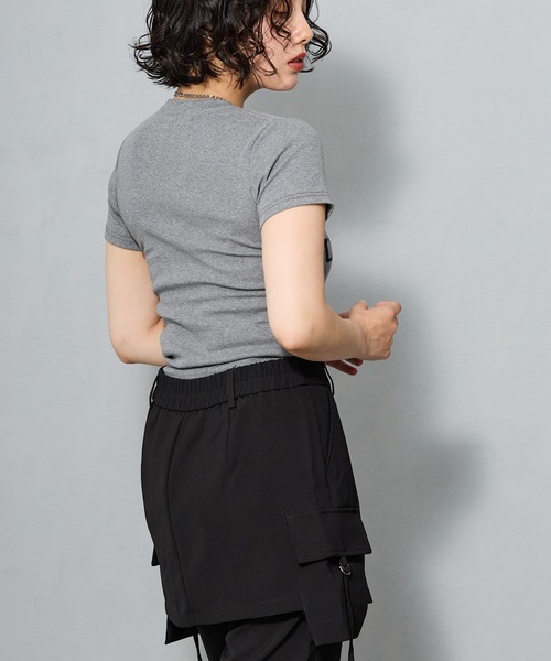 aremoi(アレモイ)の「ロゴグラフィック コンパクトTシャツ(Tシャツ/カットソー・レディース・グレー・SMALL/MEDIUM/LARGE)」の22枚目の写真