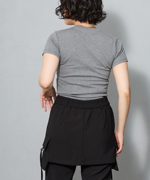 aremoi(アレモイ)の「ロゴグラフィック コンパクトTシャツ(Tシャツ/カットソー・レディース・グレー・SMALL/MEDIUM/LARGE)」の4枚目の写真