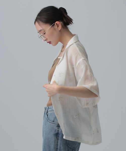 LEPSIM（レプシィム）の「刺繍ワッシャー開襟シャツ　666477（シャツ/ブラウス・レディース・ブラック/ライトベージュ/オフホワイト・FREE）」の10枚目の写真