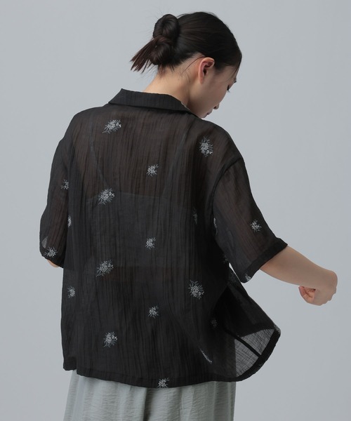 LEPSIM（レプシィム）の「刺繍ワッシャー開襟シャツ　666477（シャツ/ブラウス・レディース・ブラック/ライトベージュ/オフホワイト・FREE）」の17枚目の写真