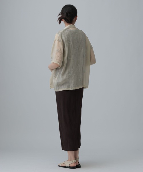 LEPSIM（レプシィム）の「刺繍ワッシャー開襟シャツ　666477（シャツ/ブラウス・レディース・ブラック/ライトベージュ/オフホワイト・FREE）」の21枚目の写真