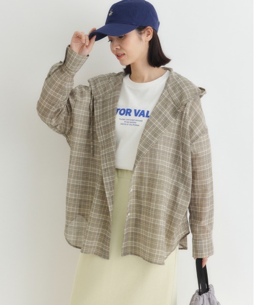 Right-on(ライトオン)の「HONEYSUCKLE ROSE(ハニーサックルローズ)シアーチェックフードシャツ(シャツ/ブラウス・レディース・ホワイト×グリーン/ホワイト×カーキブラウン/チャコールグレー×ブラック/ブラック×ホワイト・M/L/S)」の3枚目の写真