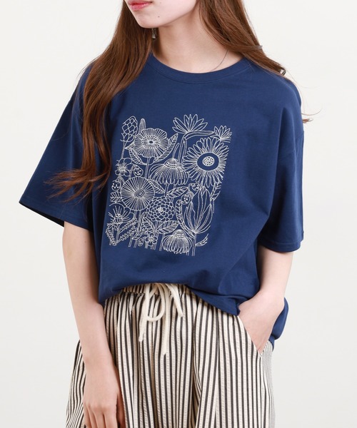 BARNDOOR(バーンドア)の「20/-天竺 お花 刺繍T 26SS 半袖(Tシャツ/カットソー・レディース・ネイビー系2/ブラック系1/ネイビー系1/ホワイト系2/ホワイト系1/ブラック系2・FREE)」の1枚目の写真