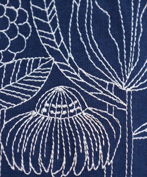 BARNDOOR(バーンドア)の「20/-天竺 お花 刺繍T 26SS 半袖(Tシャツ/カットソー・レディース・ネイビー系2/ブラック系1/ネイビー系1/ホワイト系2/ホワイト系1/ブラック系2・FREE)」の9枚目の写真
