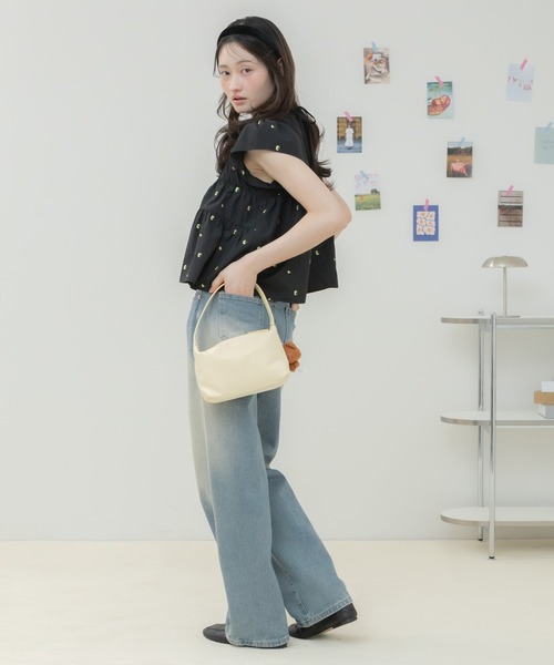 HEILIS（ヘイリス）の「【Original】刺繍・無地シャーリングスモックブラウス / 花柄 ブラウス トップス ブラウス シャーリングブラウス ティアードブラウス フレアブラウス ペプラムブラウス 刺繍ブラウス 半袖ブラウス ノースリーブブラウス フレンチスリーブ トップス ブラック ホワイト レッド ライトグリーン 韓国  カジュアル フェミニン オフィスカジュアル 春服 夏服（シャツ/ブラウス・レディース・ライトグリーン/ブラック/ホワイト/レッド・FREE）」の18枚目の写真