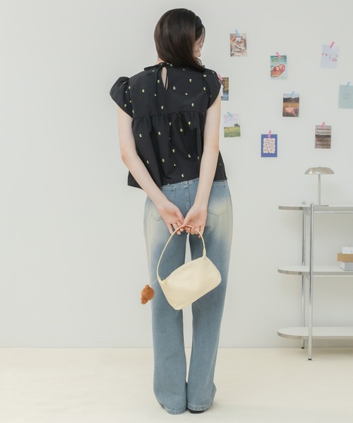 HEILIS（ヘイリス）の「【Original】刺繍・無地シャーリングスモックブラウス / 花柄 ブラウス トップス ブラウス シャーリングブラウス ティアードブラウス フレアブラウス ペプラムブラウス 刺繍ブラウス 半袖ブラウス ノースリーブブラウス フレンチスリーブ トップス ブラック ホワイト レッド ライトグリーン 韓国  カジュアル フェミニン オフィスカジュアル 春服 夏服（シャツ/ブラウス・レディース・ライトグリーン/ブラック/ホワイト/レッド・FREE）」の19枚目の写真