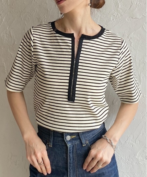 She's Closet(シーズクローゼット)の「半袖 配色バイカラー ヘンリーネック リブトップス カットソー Tシャツ(Tシャツ/カットソー・レディース・ブラック系その他/チャコールグレー/ホワイト系その他/ホワイト・FREE)」の2枚目の写真