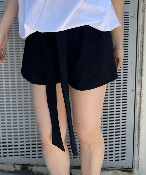 ROGER AND RAW(ロジャーアンドロウ)の「腰巻きフェイクレイヤードショートパンツ(その他パンツ・レディース・ブラック/グレー/ホワイト×ブラック・FREE)」の10枚目の写真