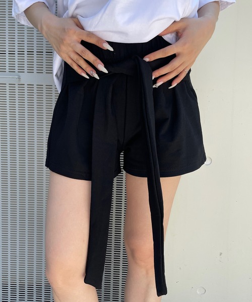 ROGER AND RAW(ロジャーアンドロウ)の「腰巻きフェイクレイヤードショートパンツ(その他パンツ・レディース・ブラック/グレー/ホワイト×ブラック・FREE)」の6枚目の写真