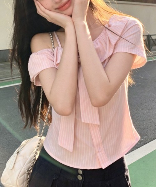 LUCPY(ラクピー)の「リボンカラーフリルトップス(その他トップス・レディース・ピンク・X-LARGE/LARGE/MEDIUM/SMALL)」の3枚目の写真