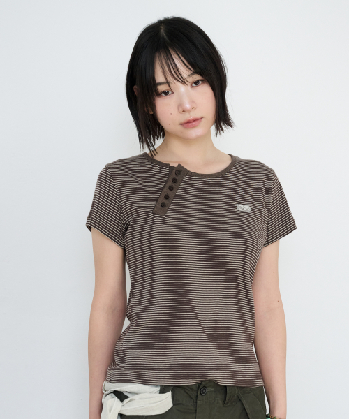 PARAKEET(パラキート)の「アシンメトリックストライプヘンリー(ダークブラウン)(Tシャツ/カットソー・レディース・ダークブラウン・OS)」の1枚目の写真