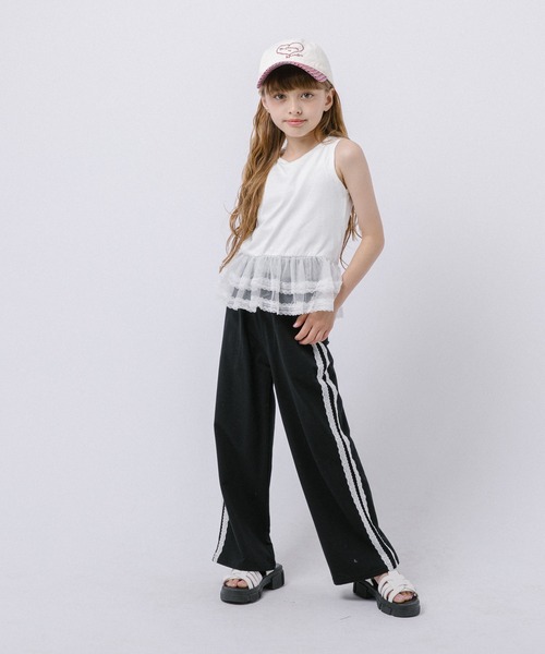 URBAN CHERRY(アーバンチェリー)の「裾シアーフリルタンクトップ(タンクトップ・キッズ・ブラック/ホワイト・140cm/130cm/120cm/110cm/150cm)」の3枚目の写真