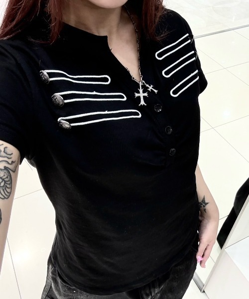 Never mind the XU / Chikashitsu+(ネバーマインド ザ エックスユー / チカシツプラス)の「【nmtc+】Napoleon Henley Slim Tee / 【エヌエムティーシープラス】ナポレオンヘンリーネック半袖トップス(Tシャツ/カットソー・レディース・ブラック・ONE SIZE)」の12枚目の写真