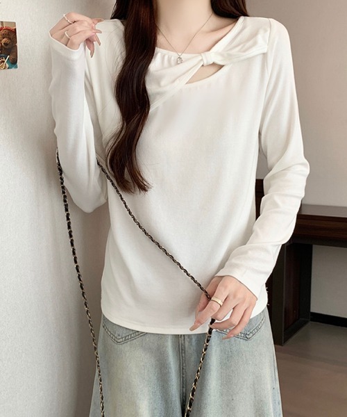 2ly2(トゥーリートゥー)の「リボンデザインカットソー / アシンメトリーネックトップス(Tシャツ/カットソー・レディース・ブルー/ホワイト/ブラック/ブラウン・FREE)」の5枚目の写真