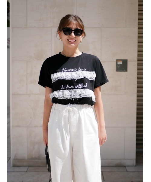 BeBeoD(べベッド)の「レースフリルロゴTシャツ(Tシャツ/カットソー・レディース・ブラック/ホワイト・フリー)」の2枚目の写真