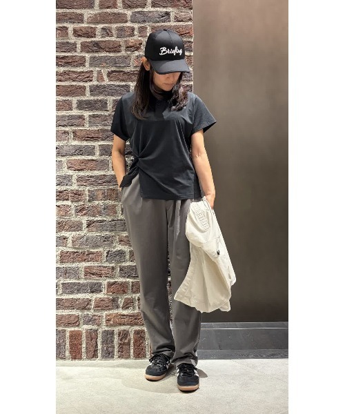 BRIEFING(ブリーフィング)の「【BRIEFING GOLF/ブリーフィングゴルフ】WOMEN'S SIDE TWISTED HIGHNECK(リラックスフィット)(Tシャツ/カットソー・レディース・ブラック/ホワイト・S/M)」の2枚目の写真